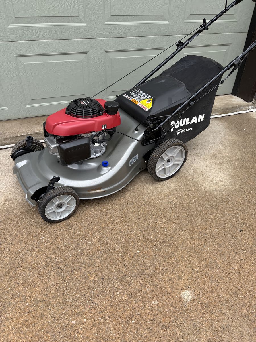 Poulan Pro Mower with Honda Engine — Self Propelled -  In New Condition - Runs Great!