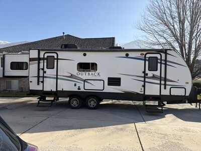 2018 Keystone Outback Ultra Lite 250 URS