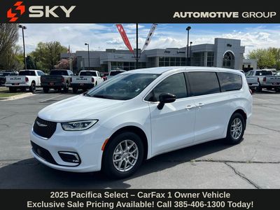 2025 Chrysler Pacifica Select