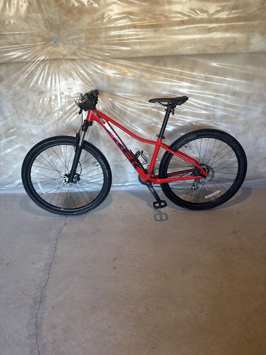 Trek Marlin 6 Mountain Bike - Red, Hardtail, Excellent Condition, Size Small