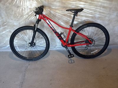 Trek Marlin 6 Mountain Bike - Red, Hardtail, Excellent Condition, Size Small