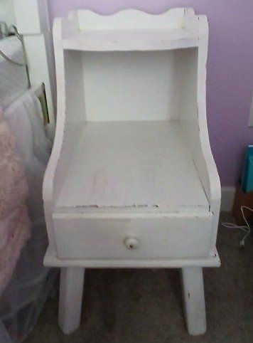 Cute white nightstand/shelf
