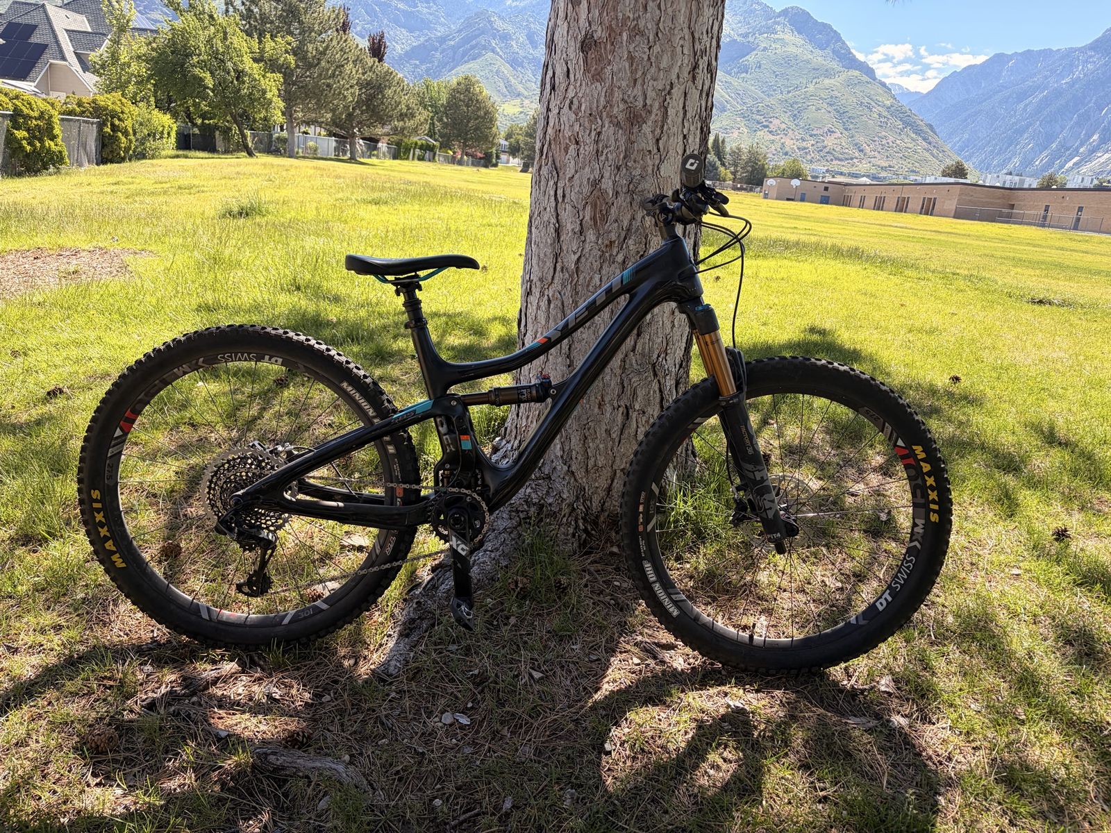 Yeti Beti SB5 Small Carbon Full Suspension Mountain Bike - Black/Teal