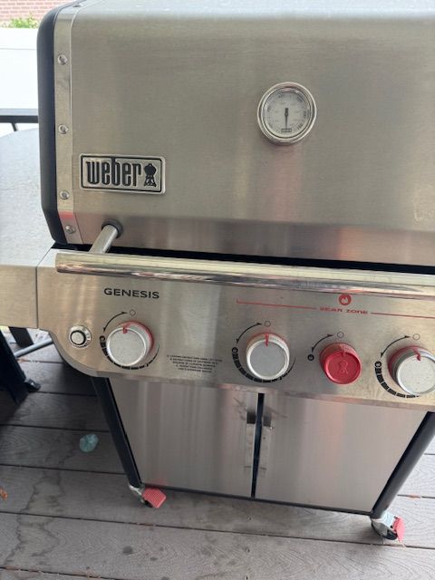 “Weber Genesis 3-Burner Gas Grill E-335 – Purchased 6 Months Ago – Excellent Condition”