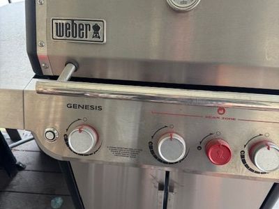 “Weber Genesis 3-Burner Gas Grill E-335 – Purchased 6 Months Ago – Excellent Condition”