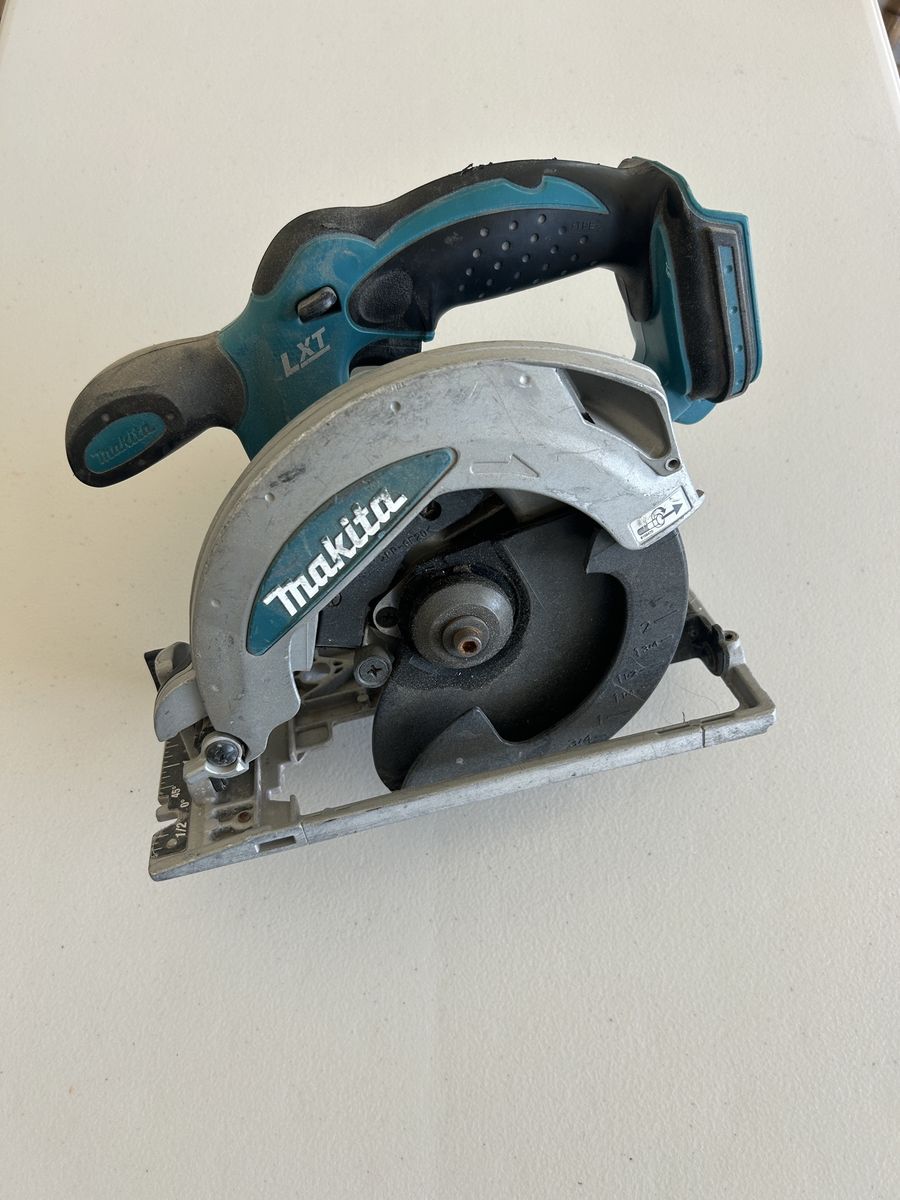 Makita Skill Saw - no battery or blade
