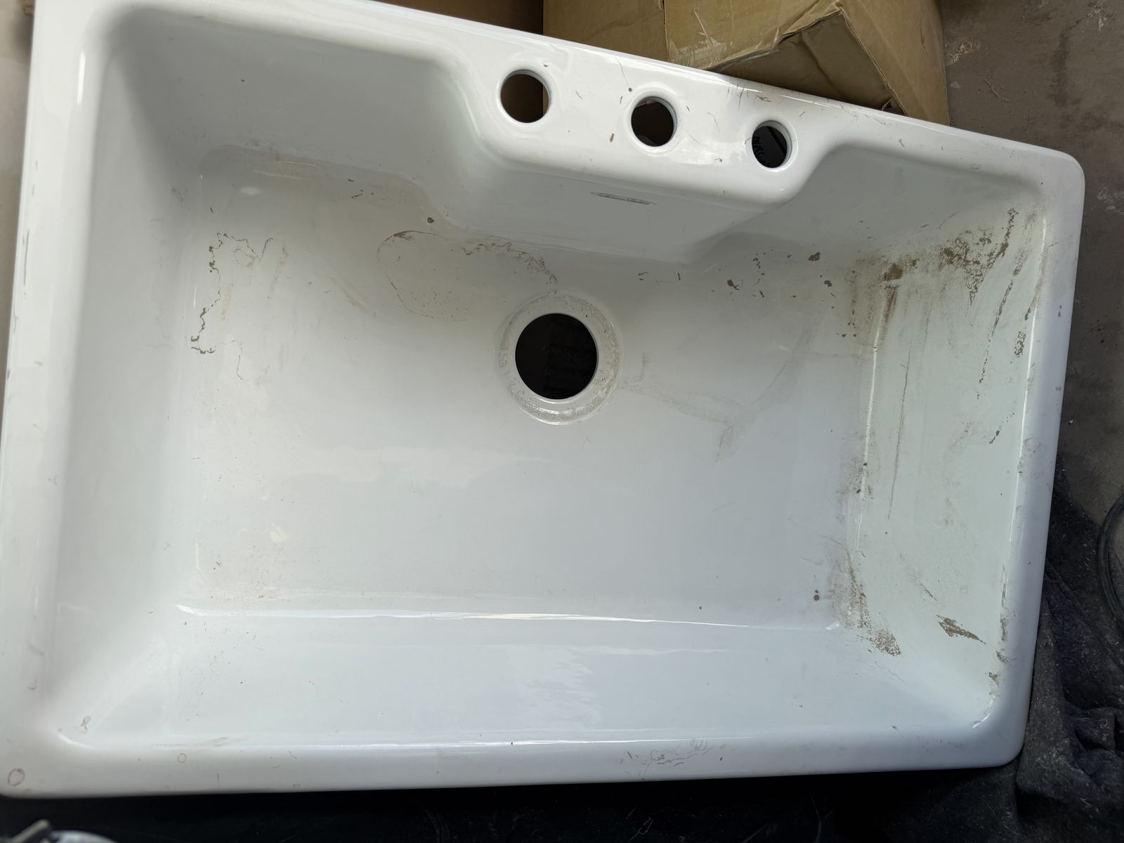 36" White farmhouse sink