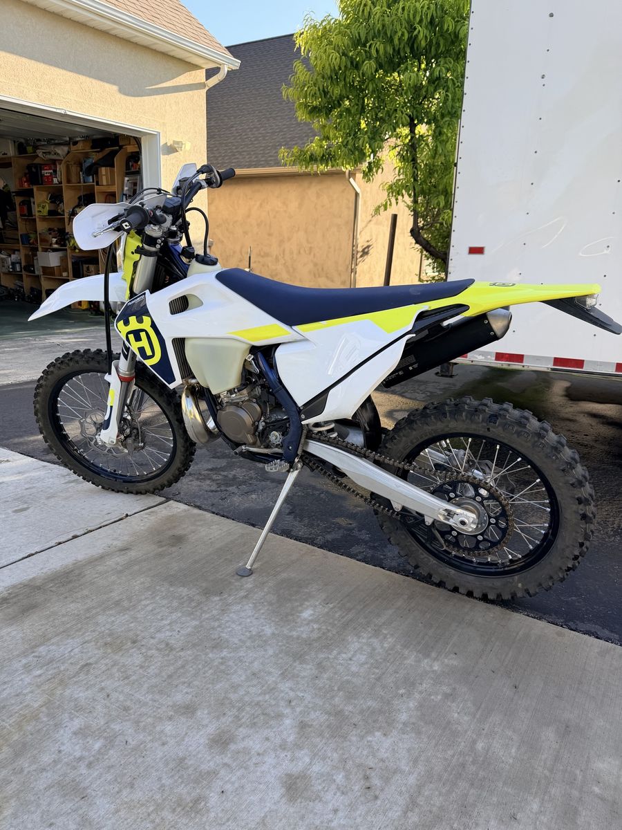 Husqvarna 2023 TE 300i Dirt Bike