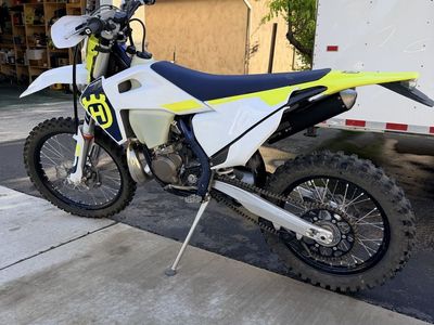Husqvarna 2023 TE 300i Dirt Bike