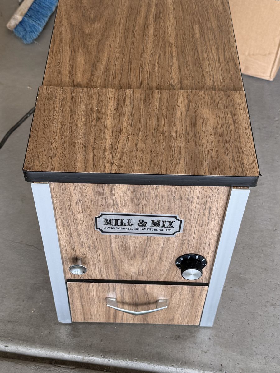 Vintage Stevens Enterprises Mill & Mix Wood Grain Grain Mill
