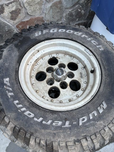 Wheels and tires off 1989 Jeep Cherokee