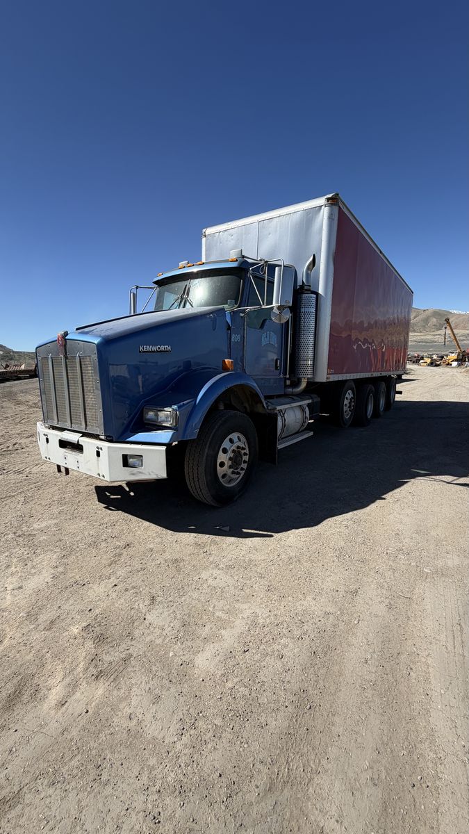 2005 KW Box Truck