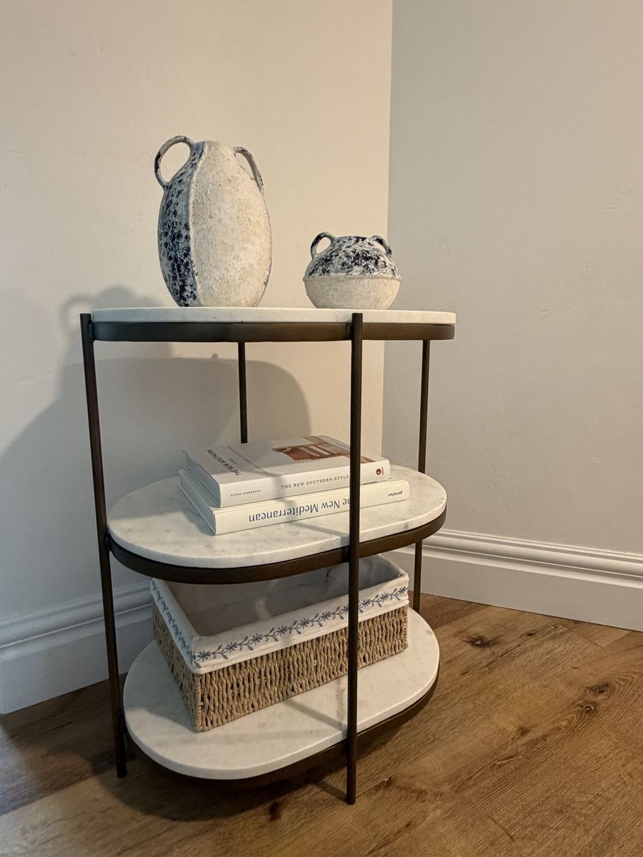 Oval marble stand