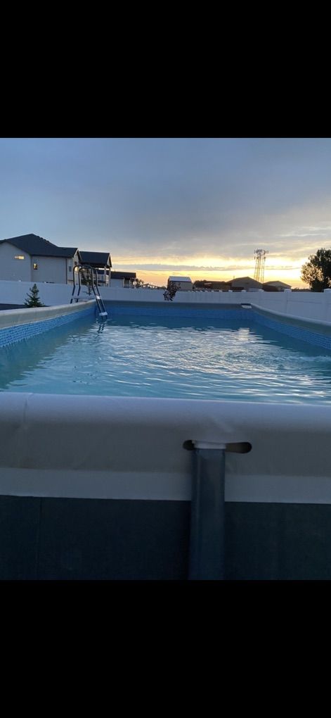 Above Ground Pool Intex 24X12