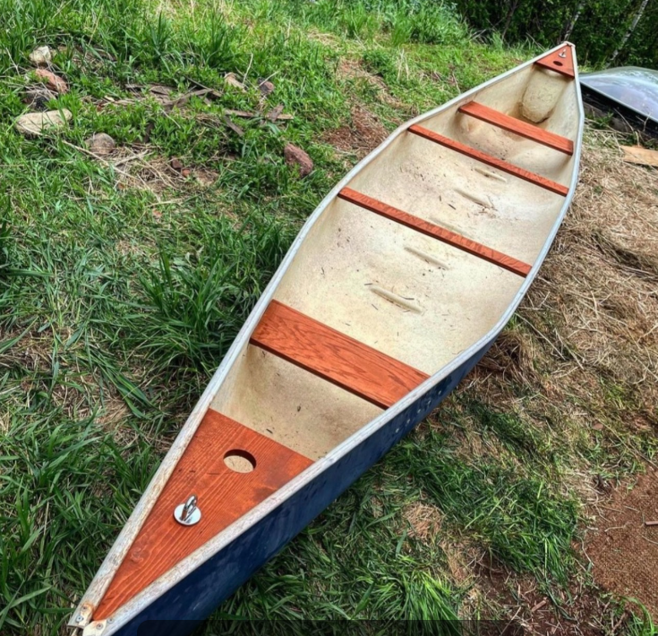 Canoe w/ 2 Paddles