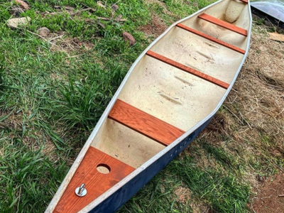 Canoe w/ 2 Paddles