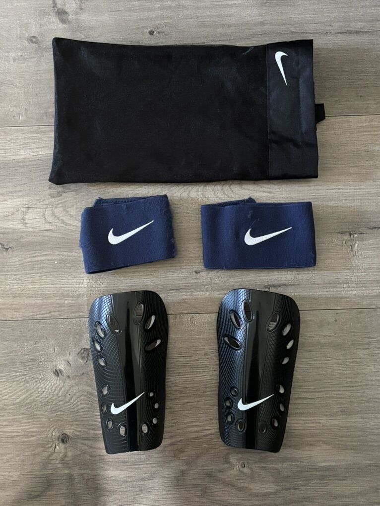 2-3t Nike Shin Guards And Bands Set