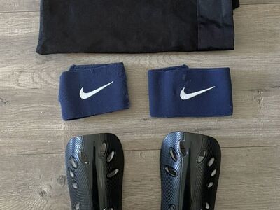 2-3t Nike Shin Guards And Bands Set
