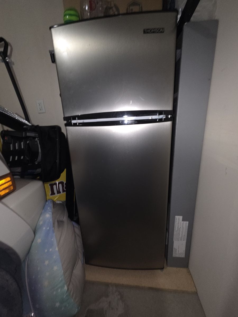Thompson refrigerator,  7.5 cubic ft.