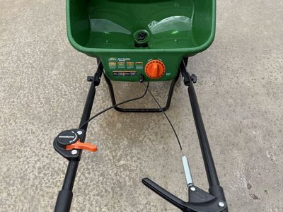 Fertilizer Spreader