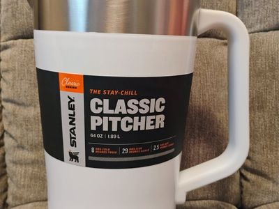 Stanley The Stay-Chill Classic Pitcher 64oz 1.89L - 8 Hrs Cold, 29 Hrs Iced, 2.5 Hrs Hot