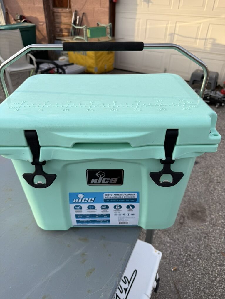 Nice  Cooler  ( 22 Qt )