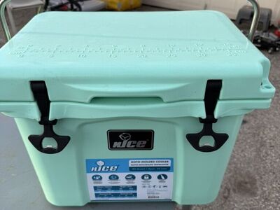 Nice Cooler ( 22 Qt )
