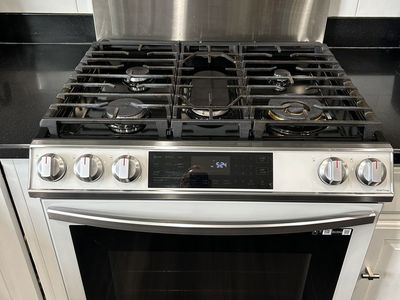 Samsung Bespoke 6.0 cu. ft. Slide in Gas Range with air Fry and Wi-Fi