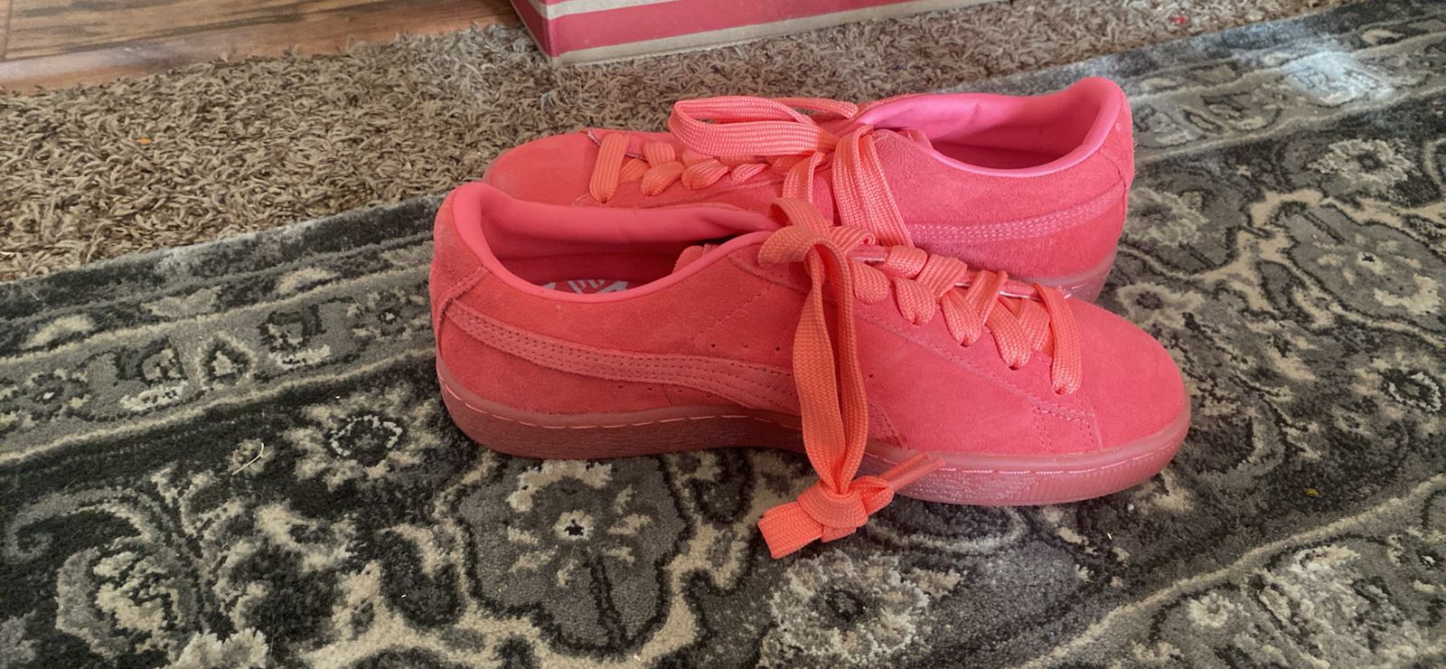 Brand new pink pumas size 7