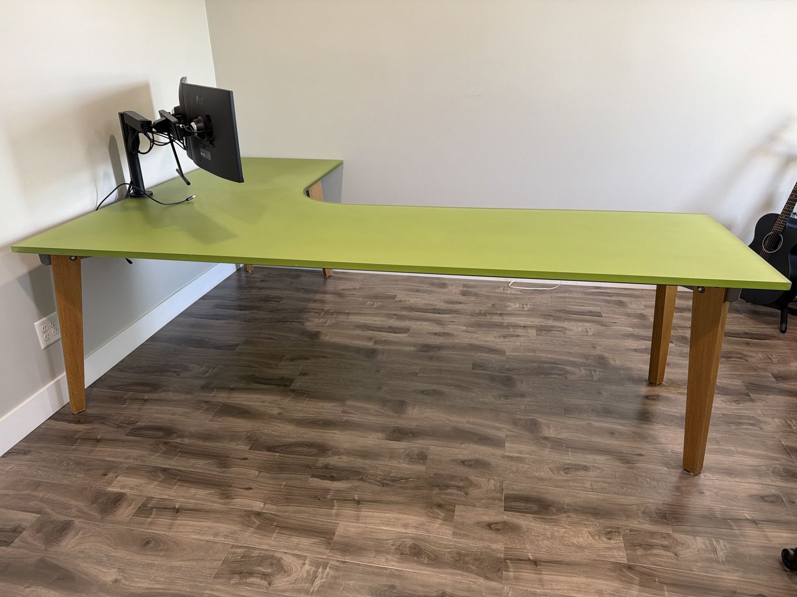 Modern Green L-Shaped Corner Office Desk with Wood Legs