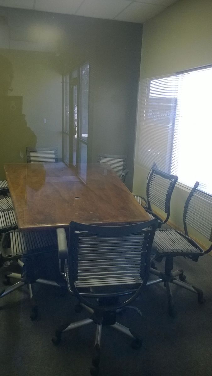 MEETING ONLINE VIDEO CONFERENCE TABLE