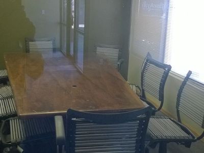 MEETING ONLINE VIDEO CONFERENCE TABLE