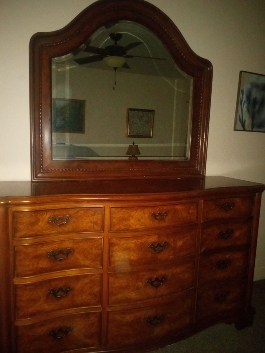 Thomasville Burlwood Dresser w Mirror
