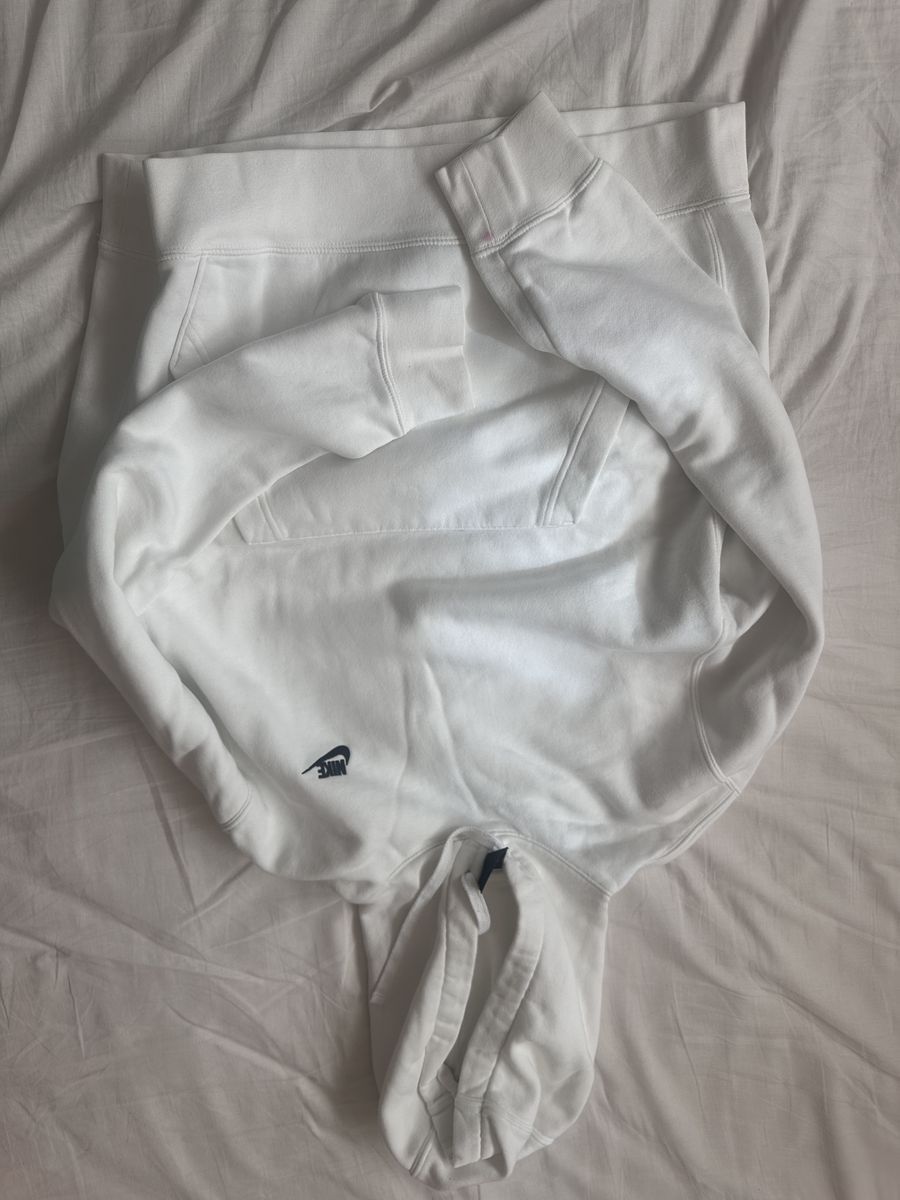 Men’s Nike size medium hoodie-white
