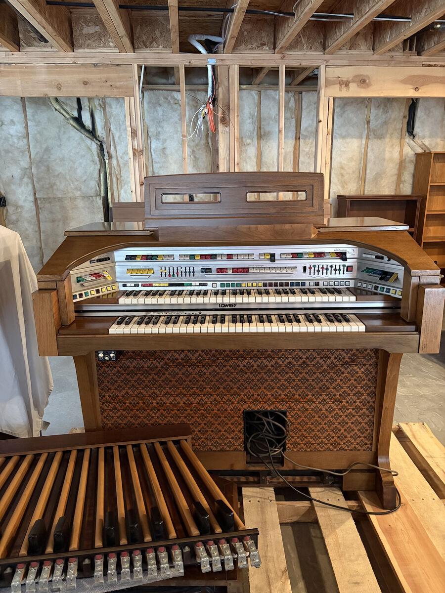 Lowrey C-500 Organ with Leslie Speaker