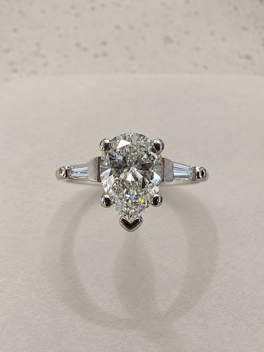 Vintage 1930 Platinum Pear-Shaped Art Deco 3-Stone Natural Diamond Ring