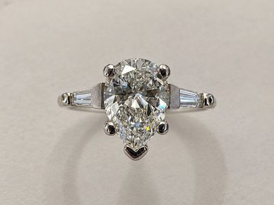 Vintage 1930 Platinum Pear-Shaped Art Deco 3-Stone Natural Diamond Ring