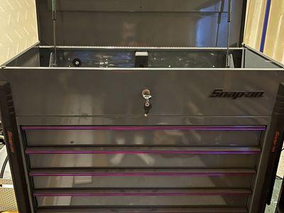 Snap-on roll around toolbox