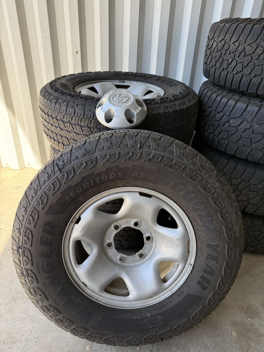 Good year wrangler tires (265/70R17)