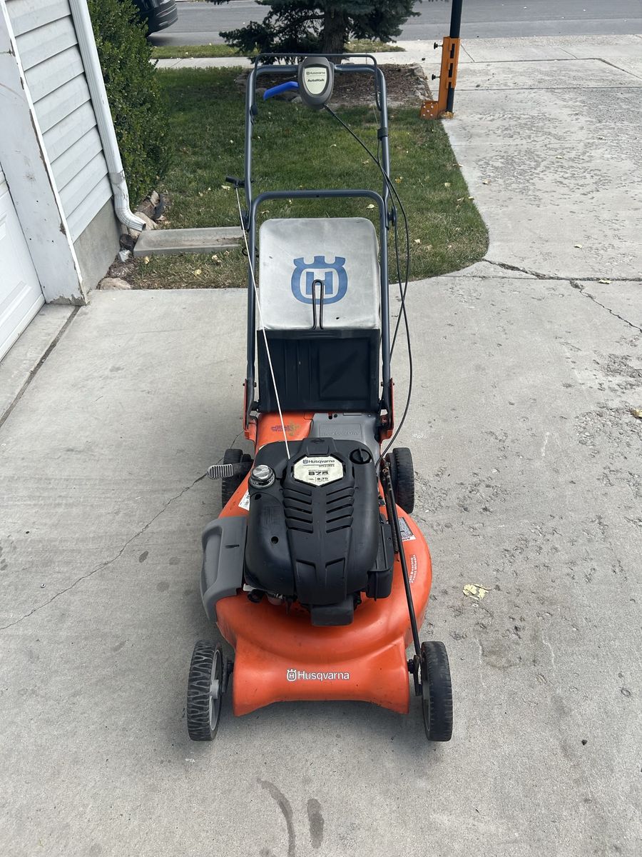 Husqvarna Self-Propelled Lawn Mower 190cc Briggs & Stratton Engine - Freshly Tuned Up