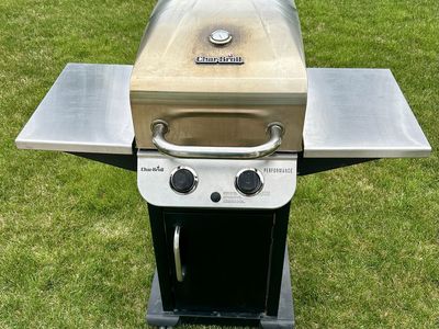Char-Broil propane gas 2 burner grill barbecue