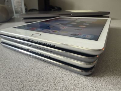 Apple iPad Mini 4 32GB $100 for lot of four! Or $30 each