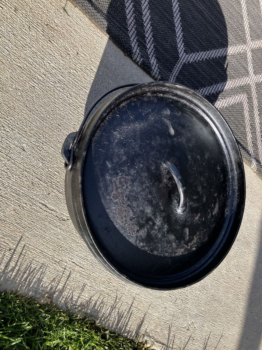 Cast Iron Dutch Oven