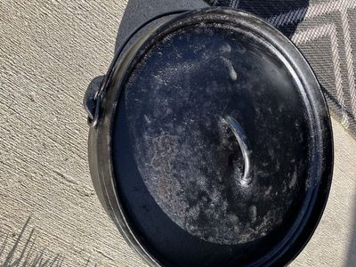 Cast Iron Dutch Oven