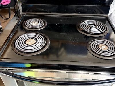 Like new! Frigidaire Stove & Microwave