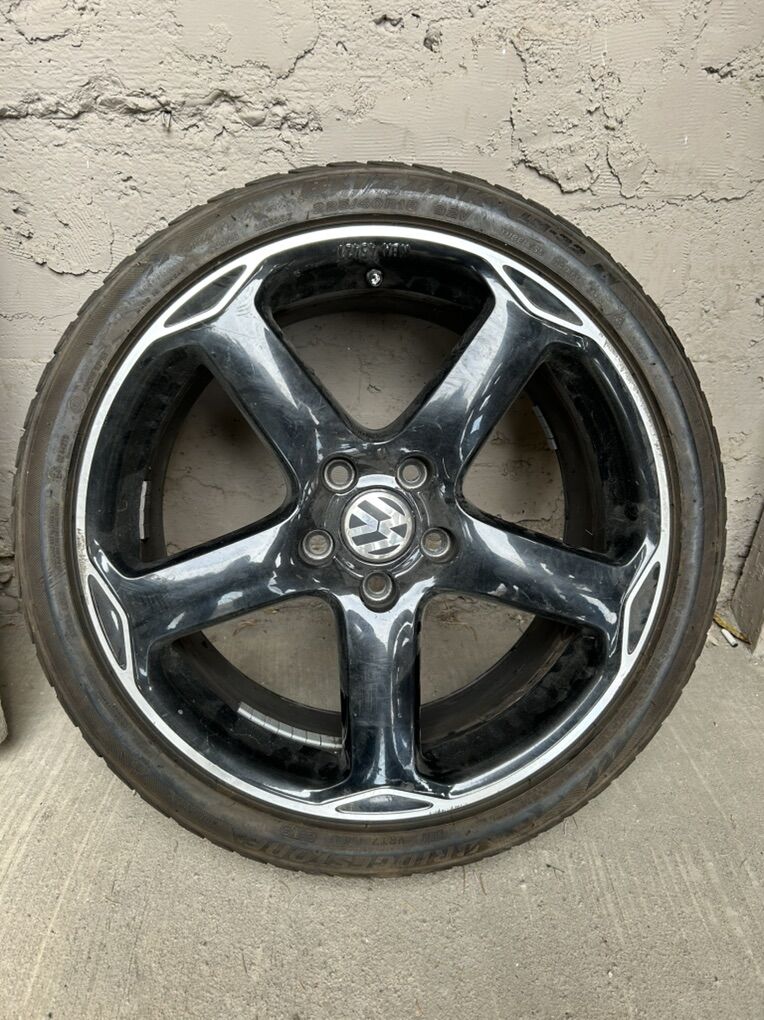 18in OEM set of 4 Volkswagon Wheels And Blizzak Winter Tires