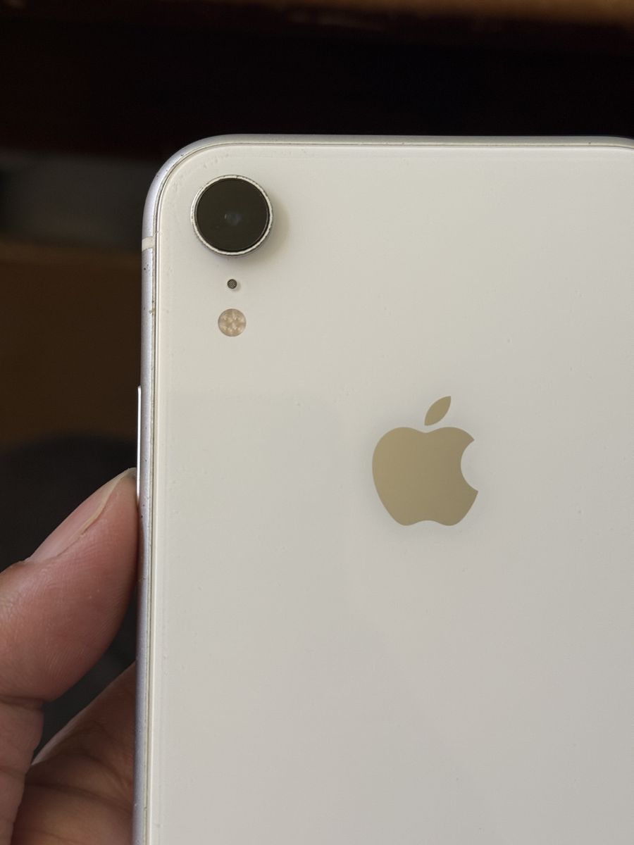 iPhone XR White . Unlocked