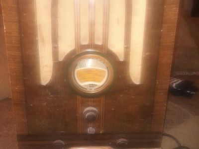 Vintage Vacuum Tube Radio Wooden Tabletop Model