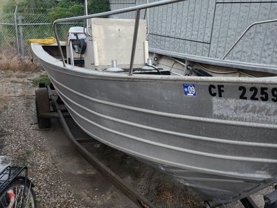 23' Bay runner aluminum fishing boat with trailer