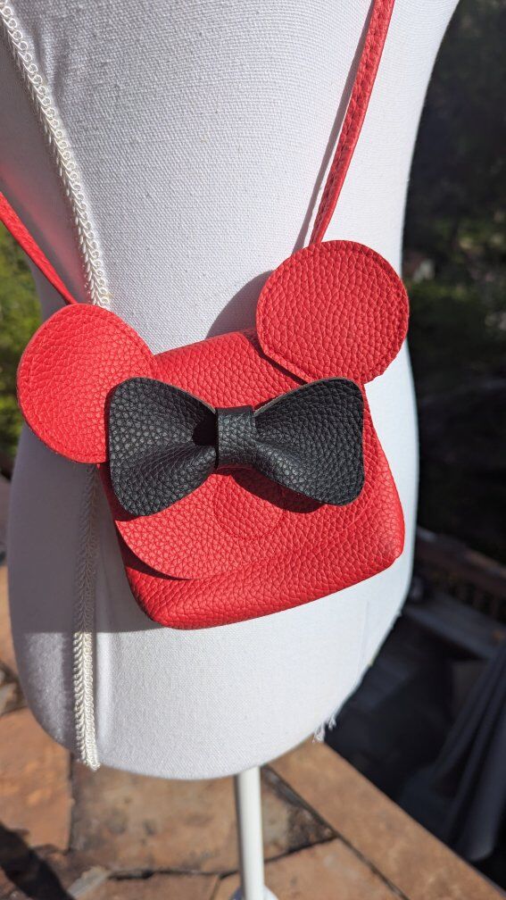 Leather Mini Mouse crossbody satchel 

In good con